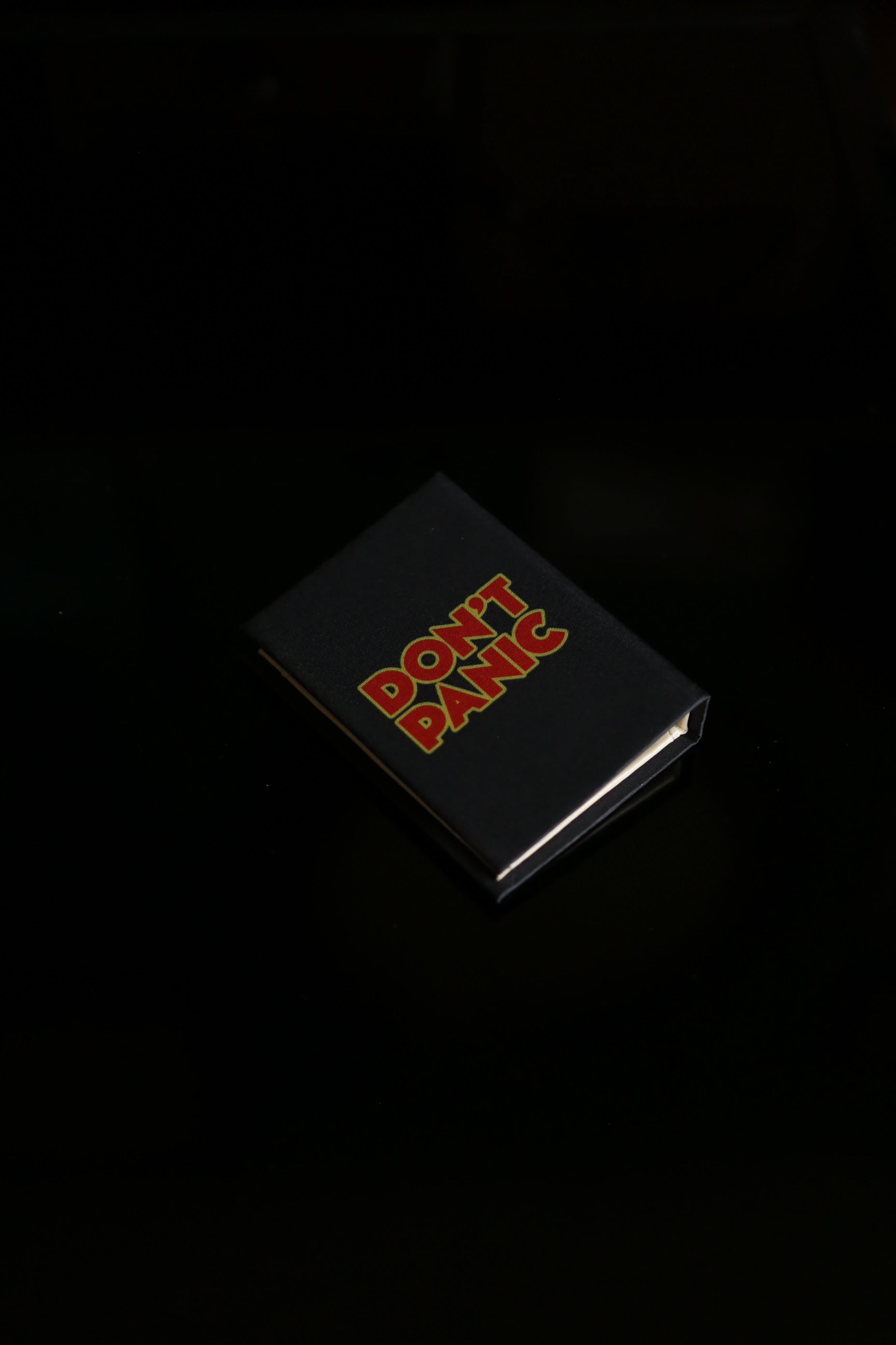 Hitchhikers Guide to the Galaxy 2005 Book Wallet