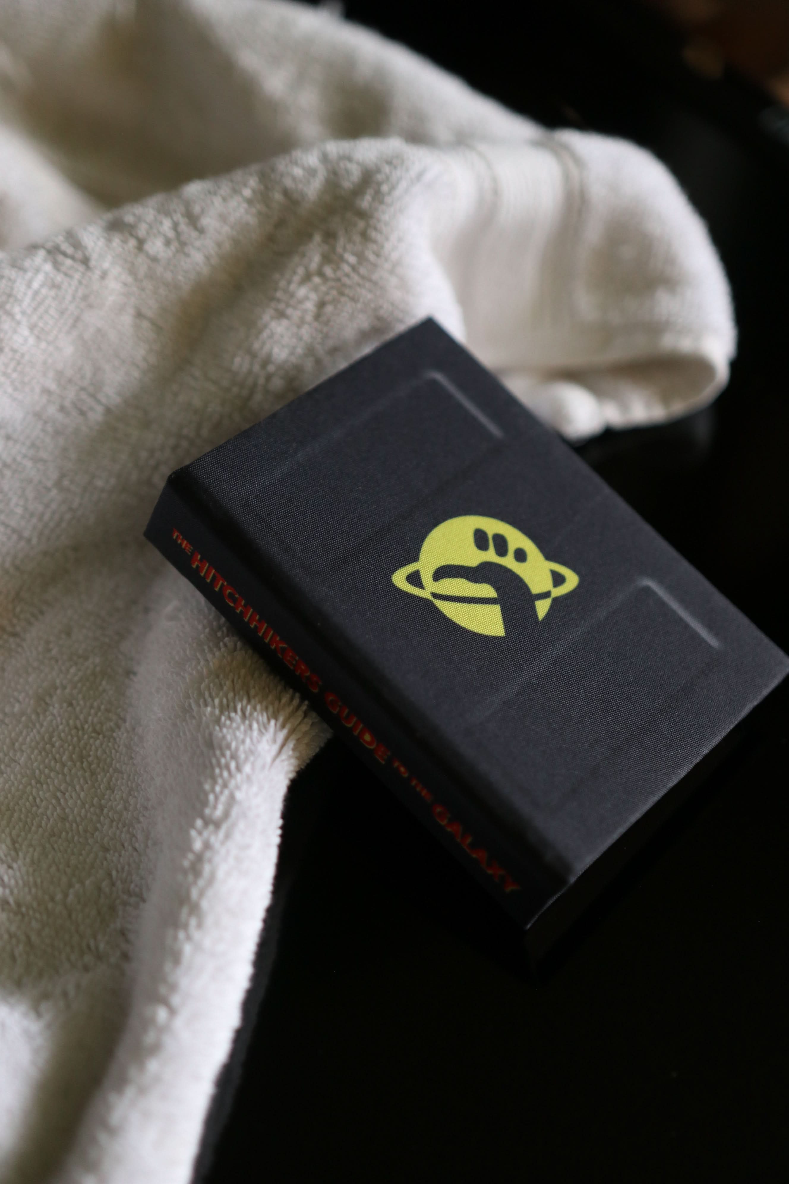 Hitchhikers Guide to the Galaxy 2005 Book Wallet